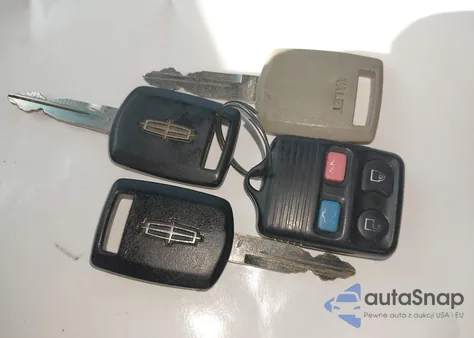 2010 Lincoln Town Car Signature Limited из США, поврежденный, VIN 2LNBL8CV7AX624611